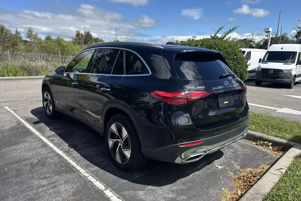2024 Mercedes Benz GLC 300 4MATIC photo 1