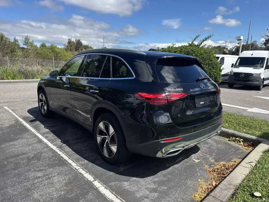 2024 Mercedes Benz GLC 300 4MATIC photo 1