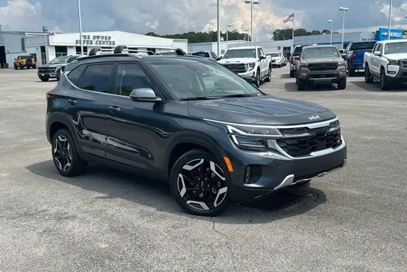 2024 Kia Seltos SX photo 1