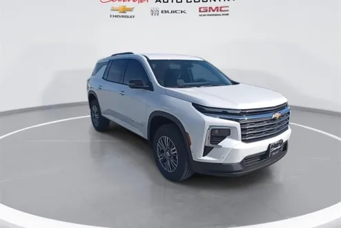 2025 Chevrolet Traverse photo 2