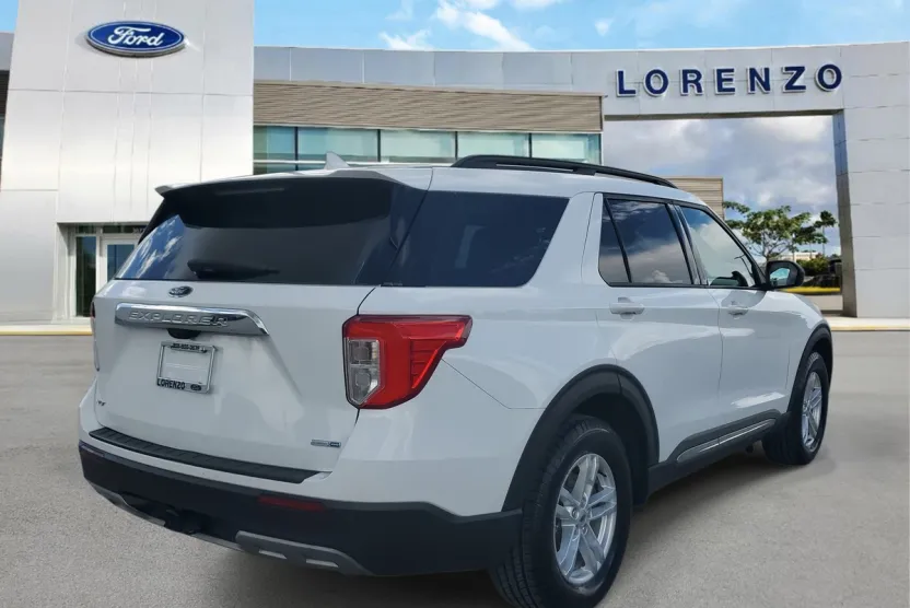 2020 Ford Explorer XLT photo 1
