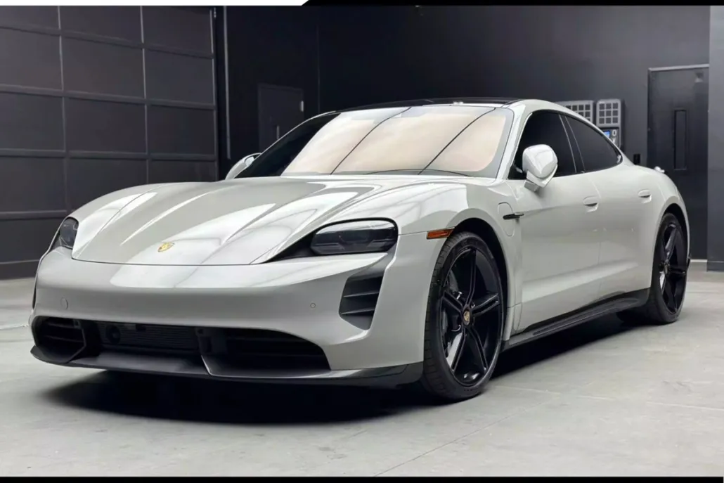 2021 Porsche Taycan Turbo photo 1