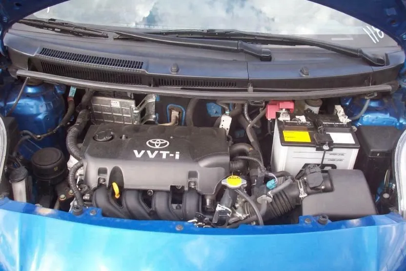 2008 Toyota Yaris S photo 1