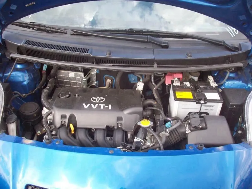2008 Toyota Yaris S photo 1