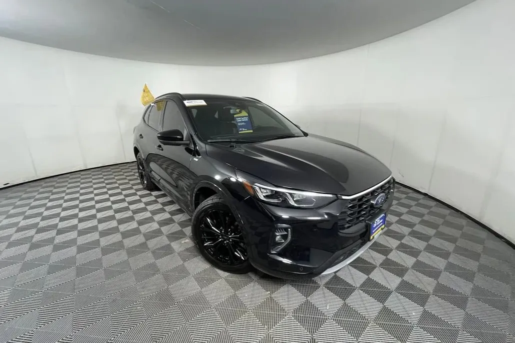 2023 Ford Escape ST-Line Elite photo 1