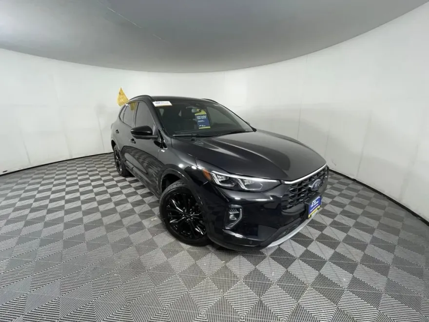 2023 Ford Escape ST-Line Elite photo 1
