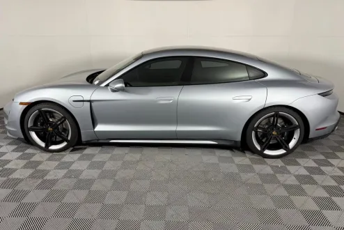 2022 Porsche Taycan Turbo photo 2