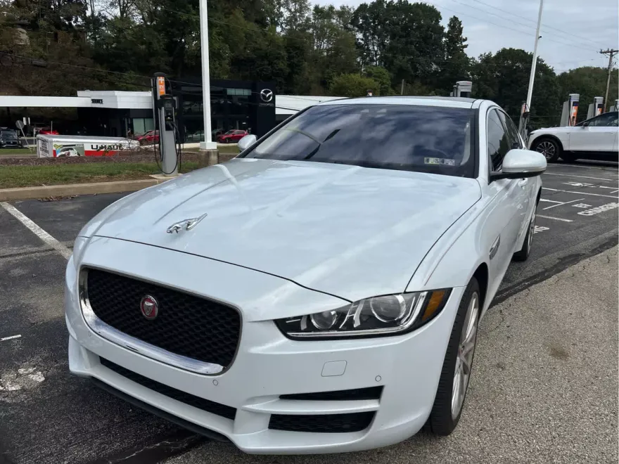 2018 Jaguar XE photo 1