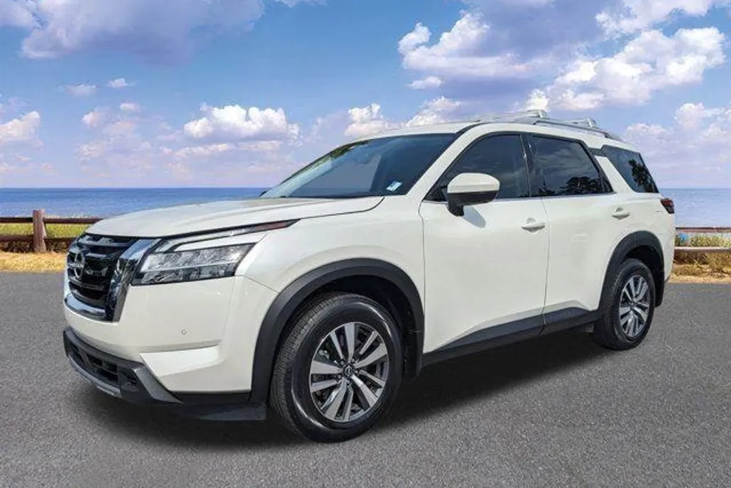 2024 Nissan Pathfinder SL photo 1