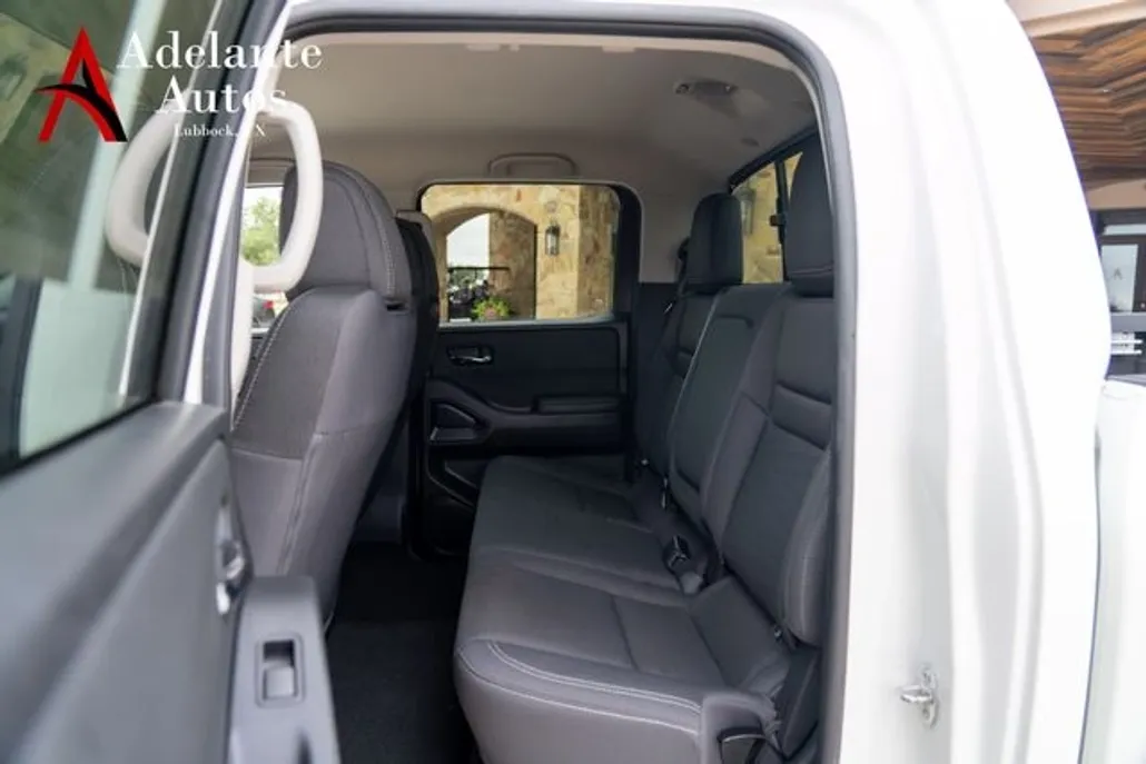 2024 Nissan Frontier SV photo 1