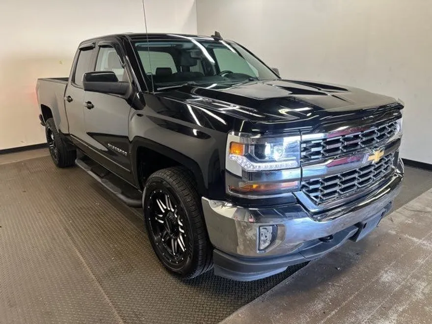 2016 Chevrolet Silverado 1500 LT photo 1