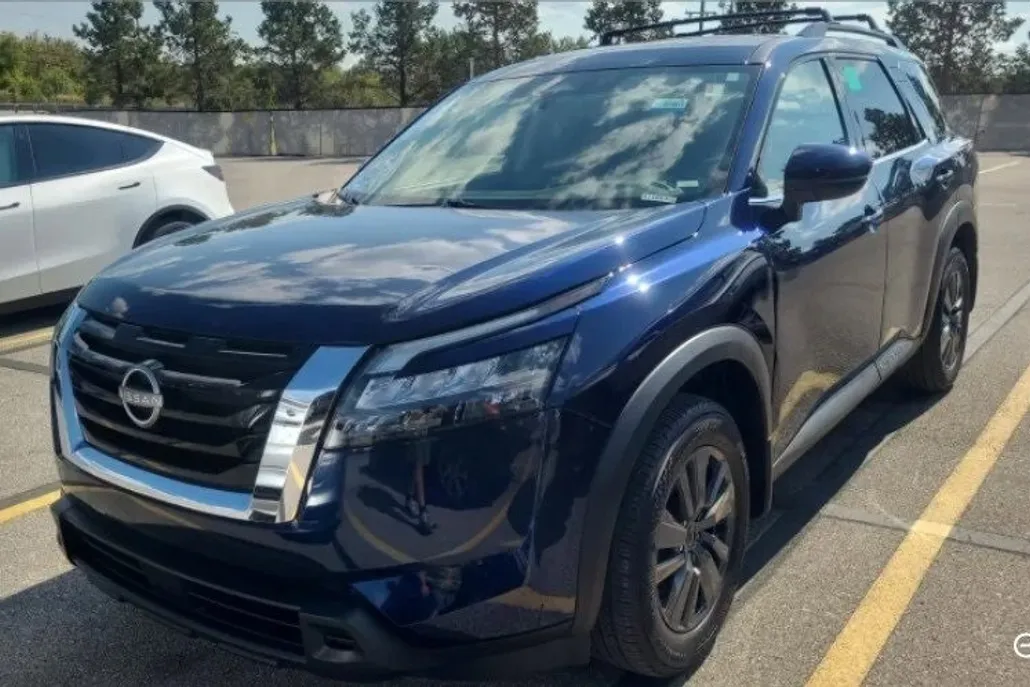 2024 Nissan Pathfinder SV photo 1