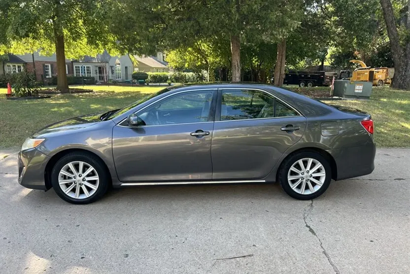 2014 Toyota Camry XLE photo 1