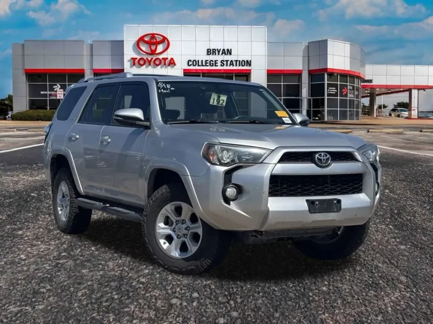 2016 Toyota 4Runner SR5 photo 1
