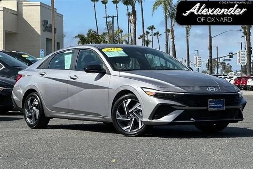 2025 Hyundai Elantra SEL Sport photo 1