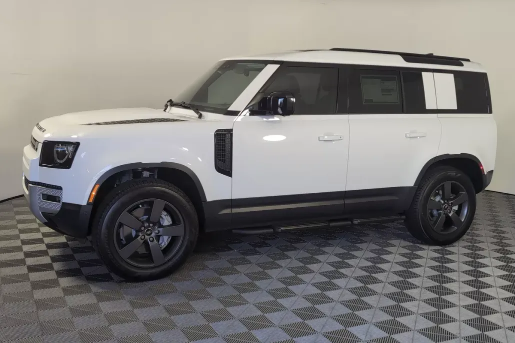 2025 Land Rover Defender S photo 1