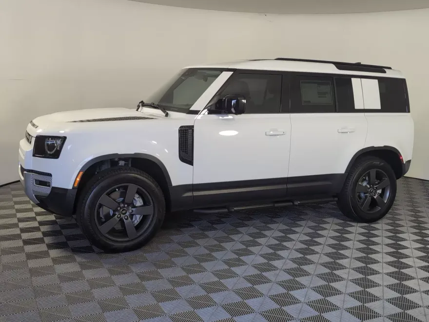 2025 Land Rover Defender S photo 1