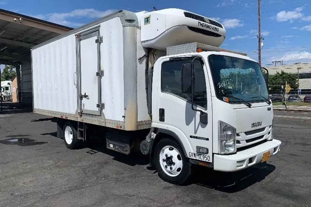 2017 Isuzu NQR photo 1
