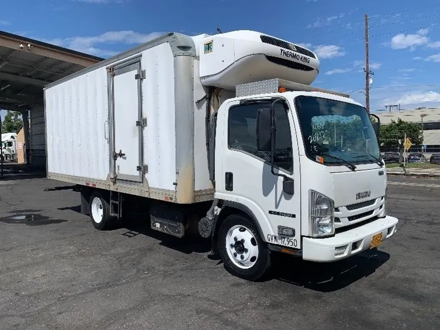 2017 Isuzu NQR photo 1