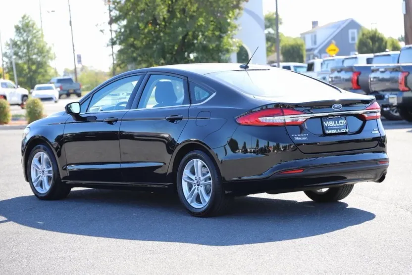 2018 Ford Fusion SE photo 1