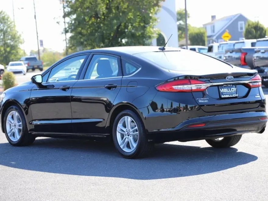 2018 Ford Fusion SE photo 1