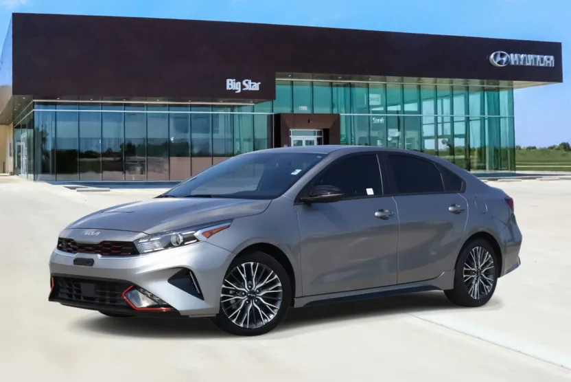 2023 Kia Forte GT-Line photo 1