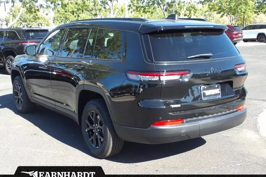 2025 Jeep Grand Cherokee Laredo Altitude photo 1