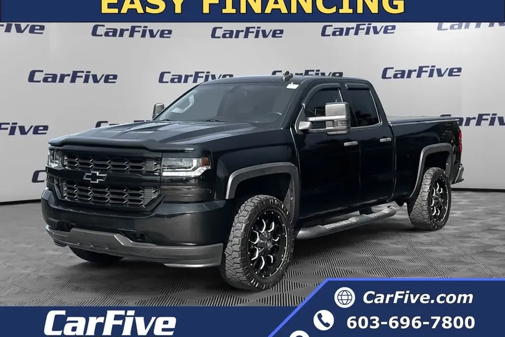 2018 Chevrolet Silverado 1500 Custom photo 1