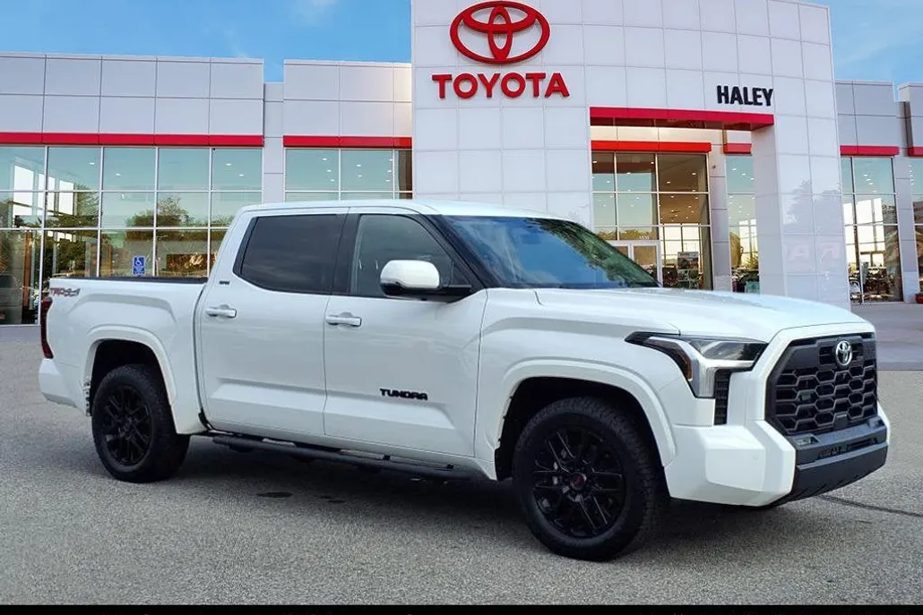 2023 Toyota Tundra SR5 CrewMax photo 1