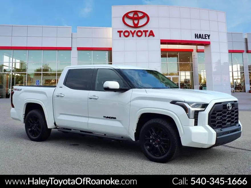 2023 Toyota Tundra SR5 CrewMax photo 1