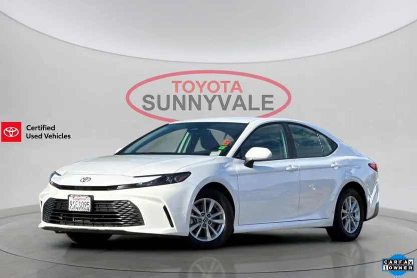 2025 Toyota Camry LE photo 1