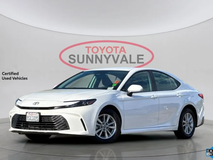2025 Toyota Camry LE photo 1