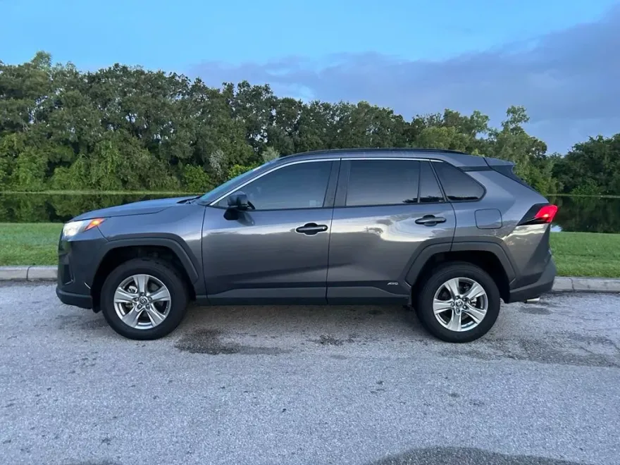 2024 Toyota RAV4 Hybrid LE photo 1