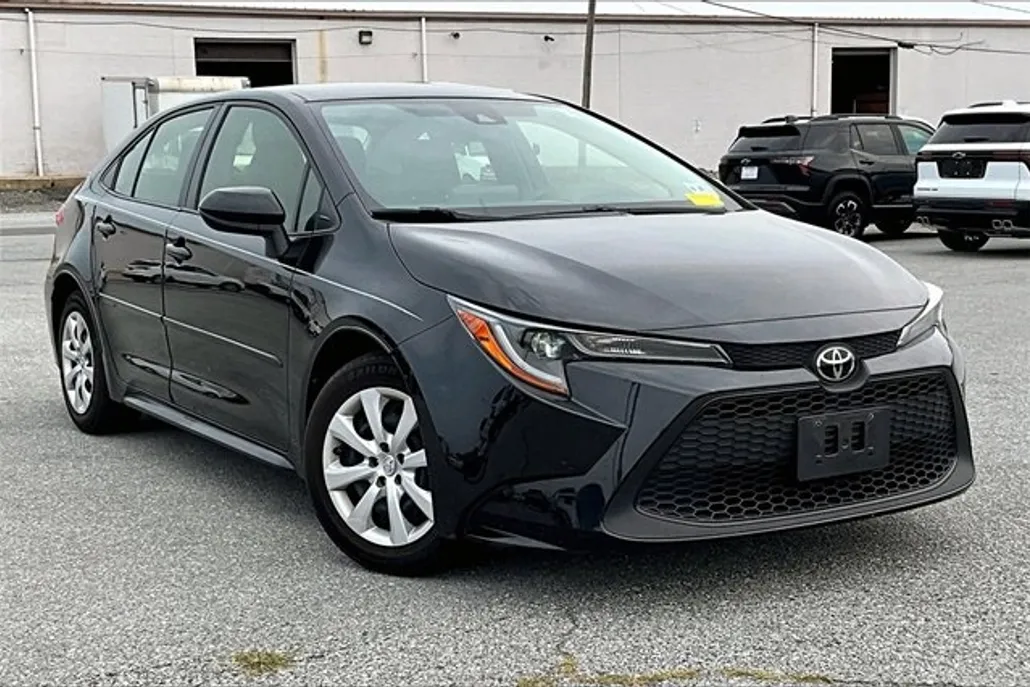 2022 Toyota Corolla LE photo 1