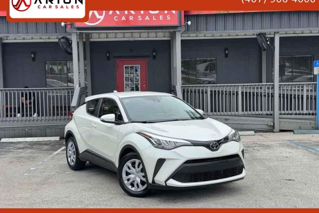 2020 Toyota C-HR LE photo 1