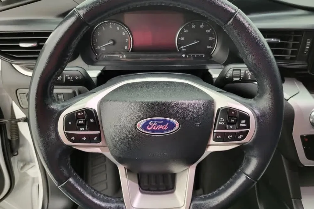 2022 Ford Explorer XLT photo 1
