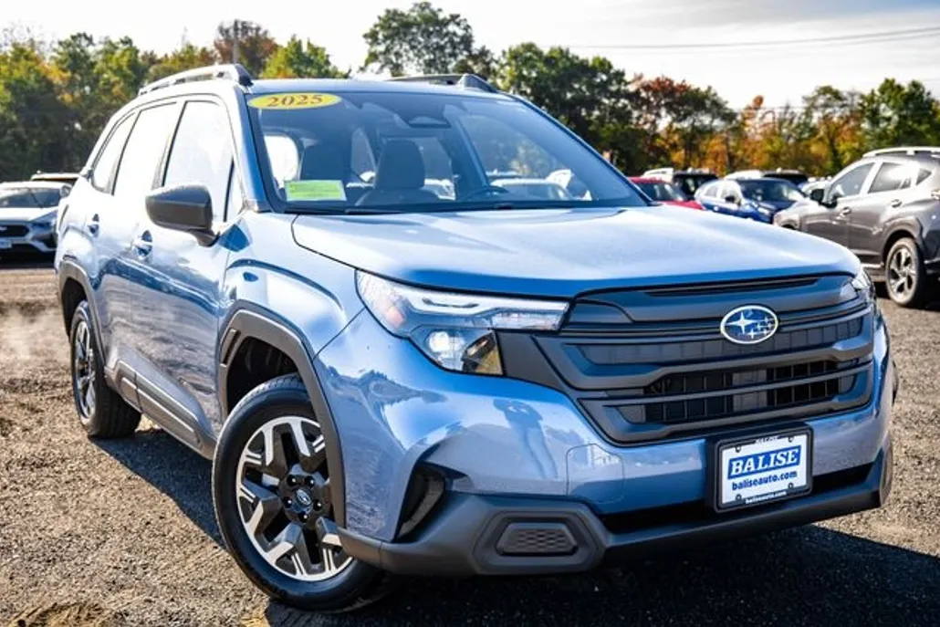 2025 Subaru Forester Base photo 1