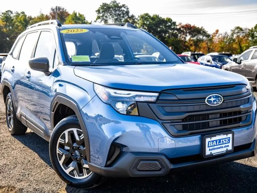 2025 Subaru Forester Base photo 1