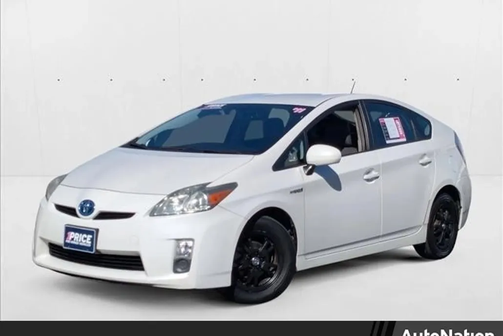2011 Toyota Prius Four photo 1