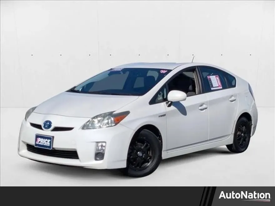 2011 Toyota Prius Four photo 1