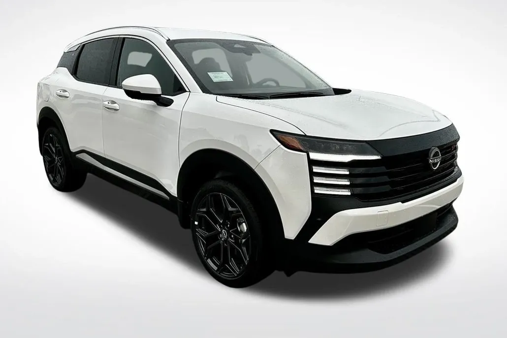 2025 Nissan Kicks SR photo 1