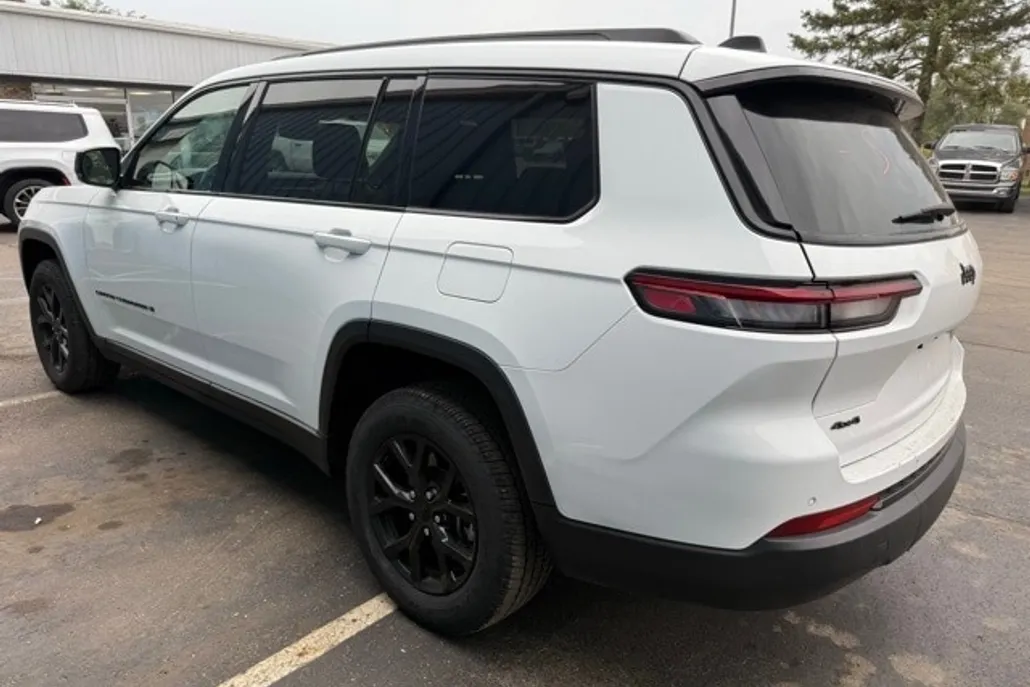 2024 Jeep Grand Cherokee Altitude photo 1