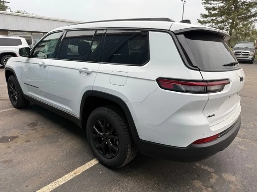 2024 Jeep Grand Cherokee Altitude photo 1