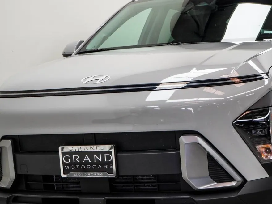 2025 Hyundai Kona SEL photo 1