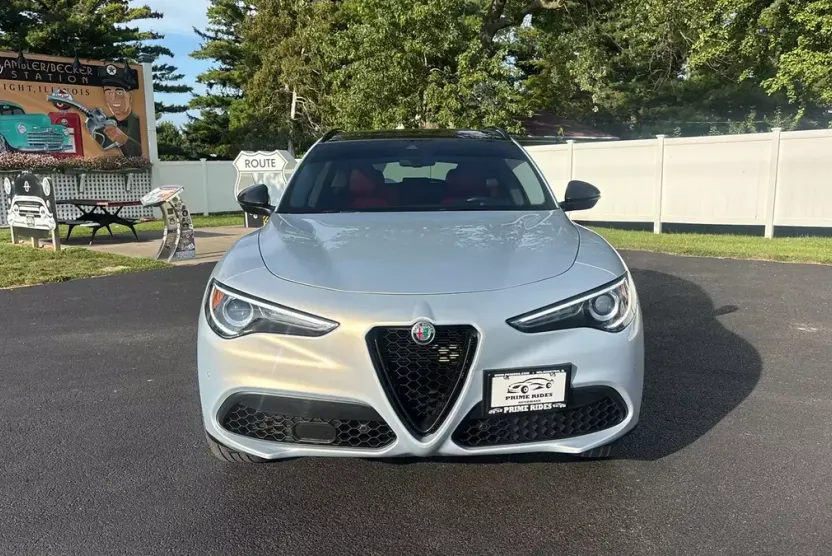 2021 Alfa Romeo Stelvio Sprint Sport photo 1
