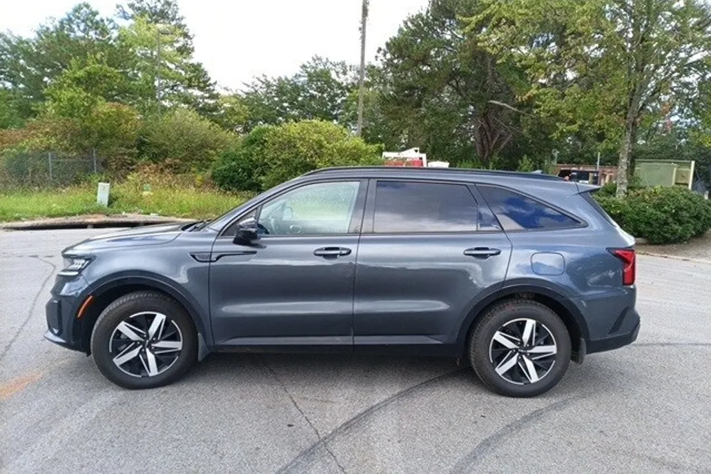 2023 Kia Sorento S photo 1
