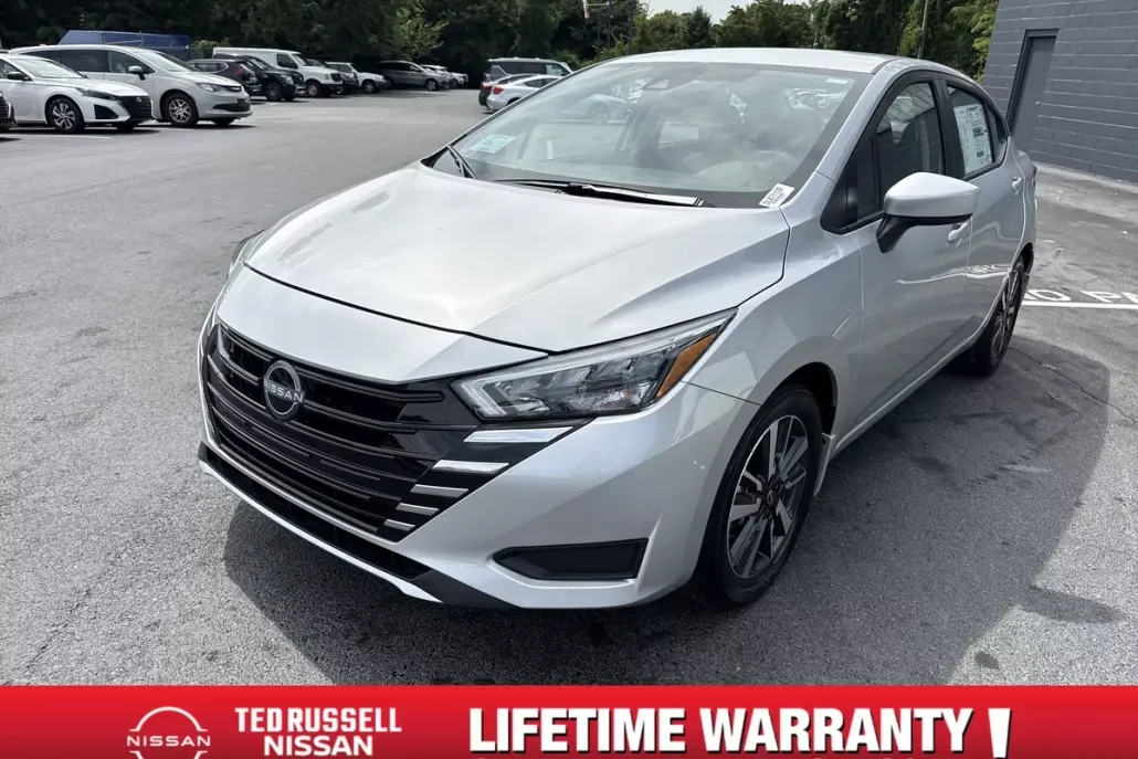 2025 Nissan Versa 1.6 SV photo 1