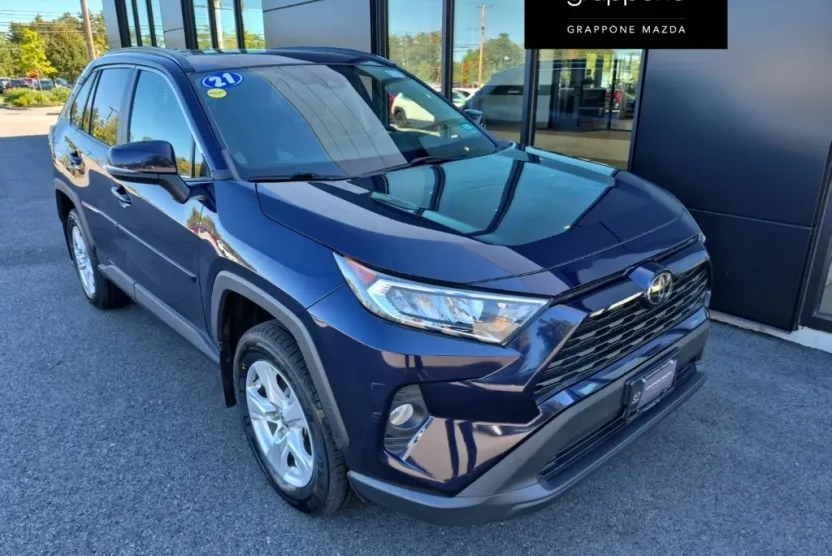 2021 Toyota RAV4 XLE photo 1