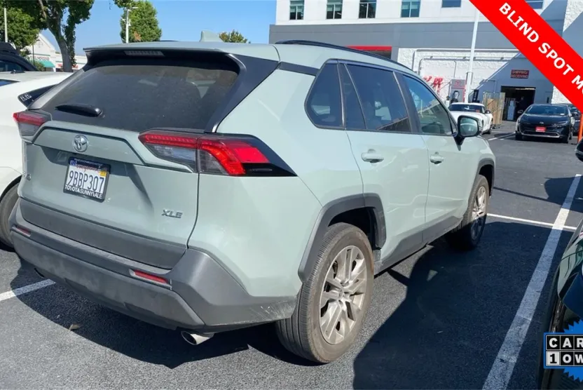 2022 Toyota RAV4 XLE Premium photo 1