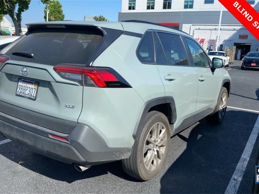 2022 Toyota RAV4 XLE Premium photo 1
